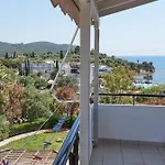 Thea Finikounda