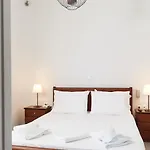Thea Apartment *